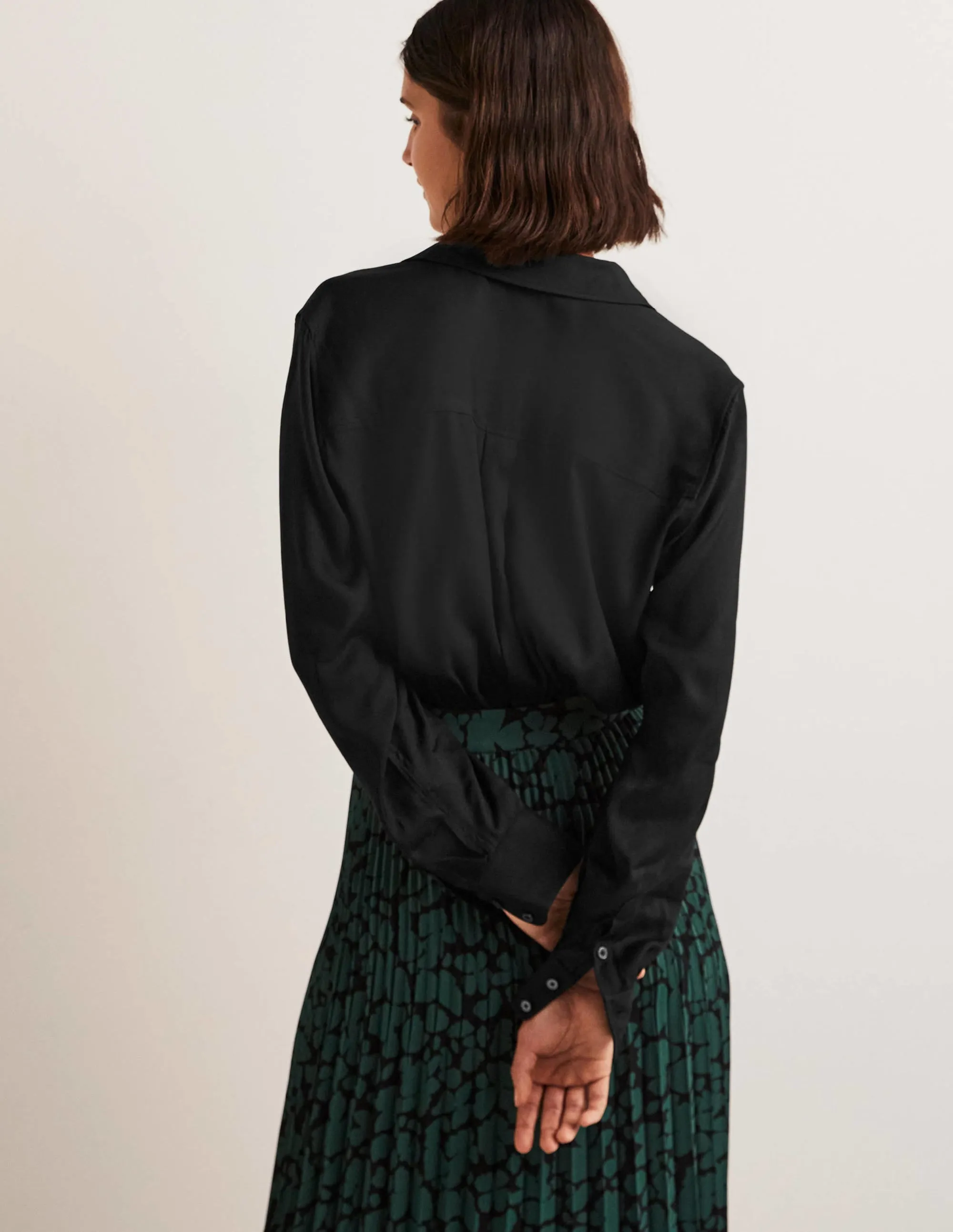 Longline Pocket Detail Shirt-Black